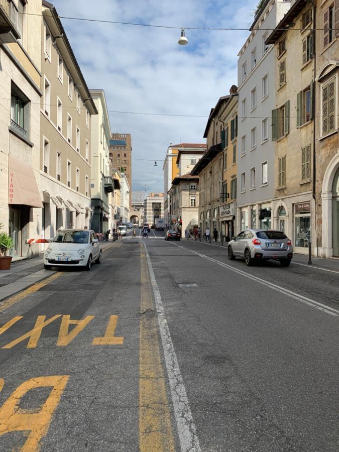 Appartamento Bilocale 1 Piazza Vittoria - Affitti Brevi Italia Brescia Exterior foto